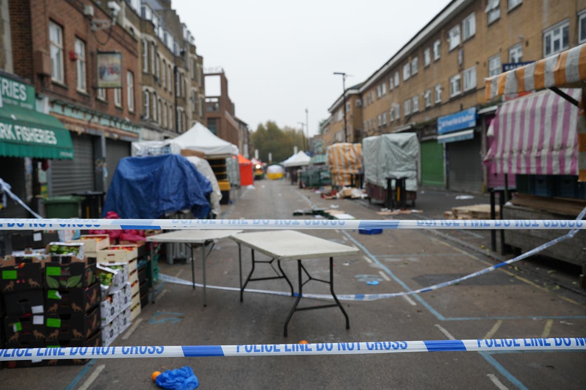 Hero market traders tackle 'knifeman' during horror triple stabbing in south London