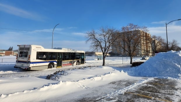 Highways reopen, but some schools closed and city traffic perilous after 2-system storm hits Sask.