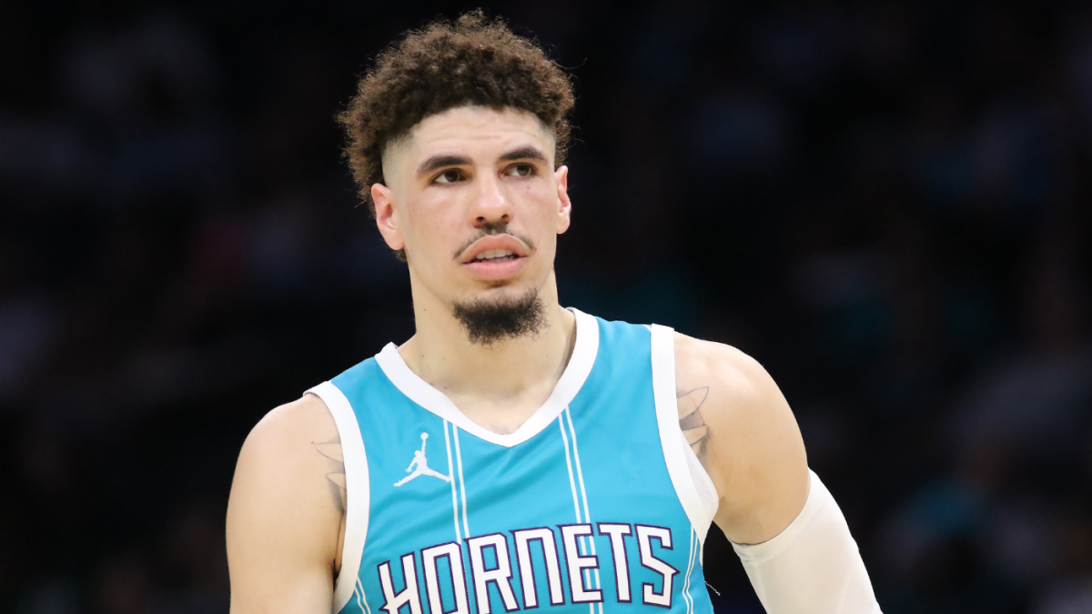  Hornets' LaMelo Ball fined $100,000 for 'derogatory comment' in postgame interview after win over Bucks 