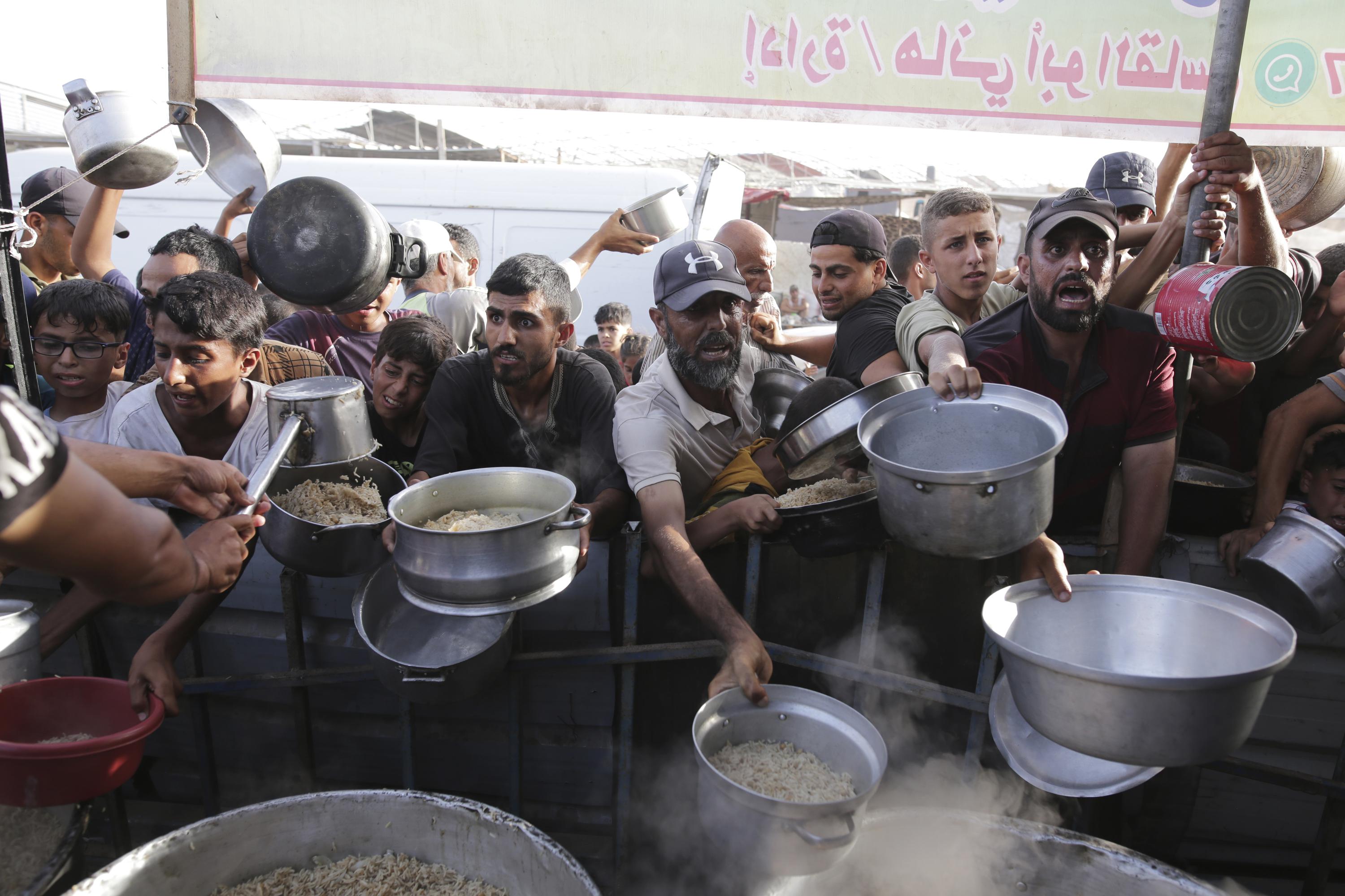 Hungry Palestinians in north Gaza search for food, sealed off from aid for a month by Israeli siege