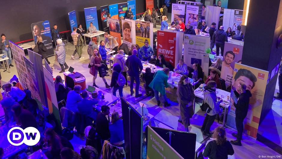 Immigrants and recruiters get together at Berlin job fair