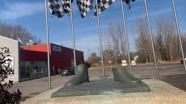 Jacques Villeneuve calls thieves of late father's bronze monument 'soulless idiots'