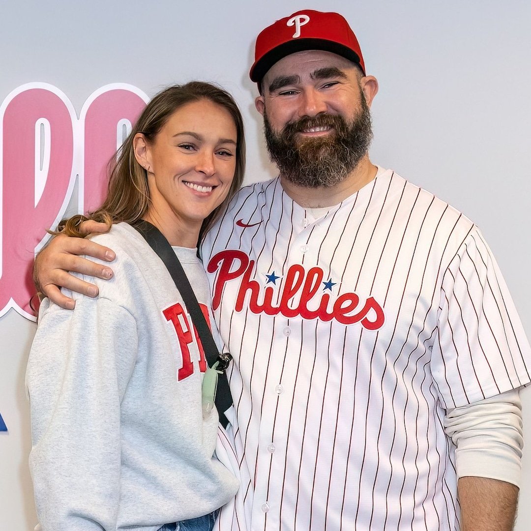  Jason Kelce & Kylie Kelce Duet on New Holiday Song "Loud Little Town" 