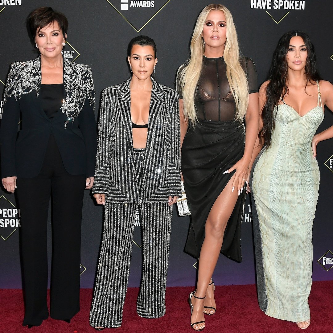  Kourtney Kardashian Unveils Kris Jenner's NSFW 69th Birthday Cake 