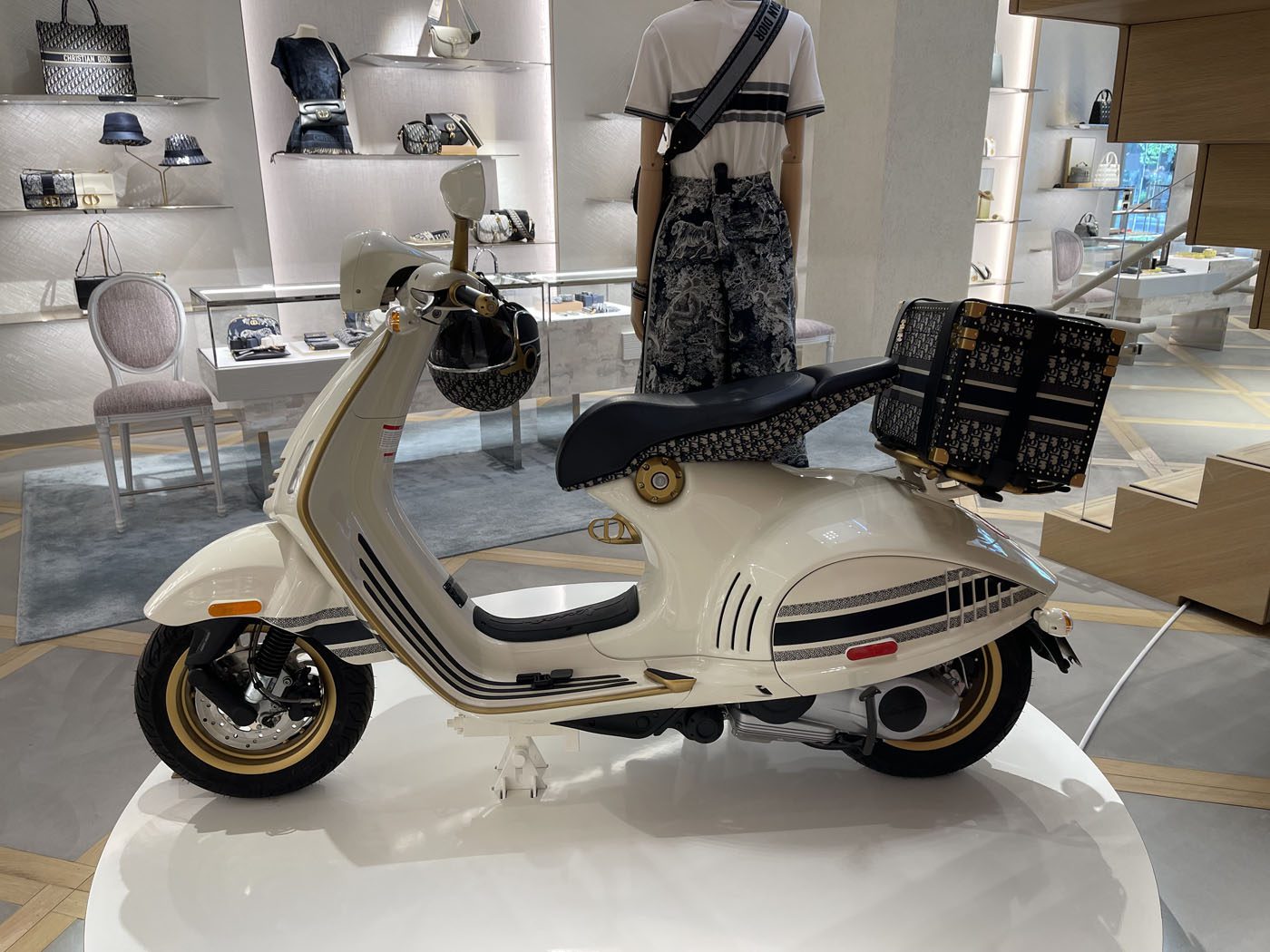 Limited 2021 Vespa 946 Christian Dior Edition For Sale