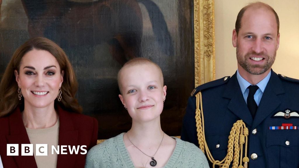 Liz Hatton: Royals pay tribute to 'brave' teen photographer