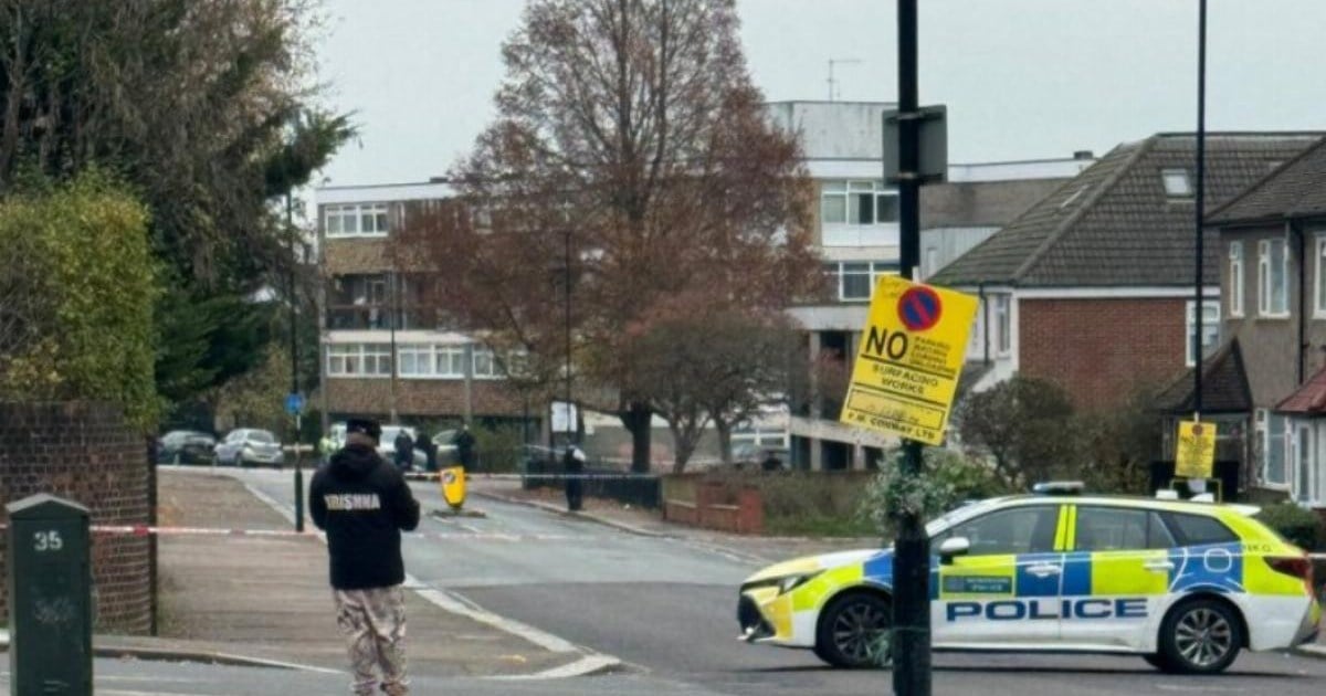 Man dies of gunshot wounds and two people hospitalised after shooting