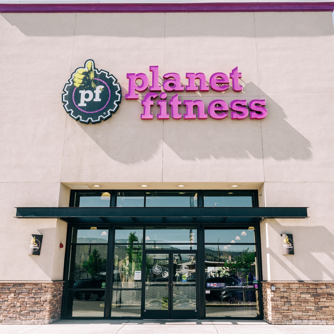  Man Found Dead in Tanning Bed at Planet Fitness Gym After 3 Days 