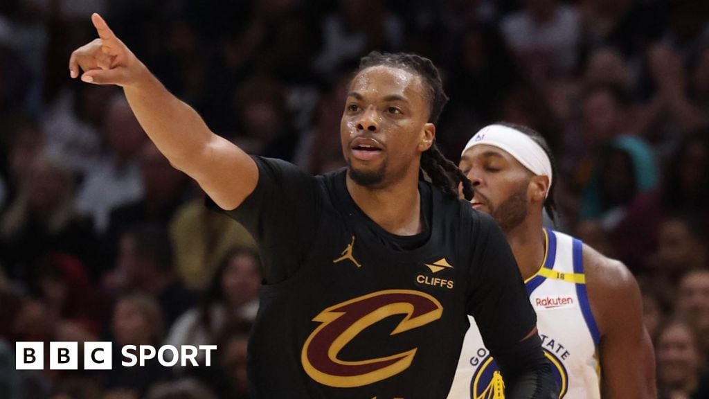 NBA round-up: Cleveland Cavaliers beat Golden State Warriors for 10th straight win