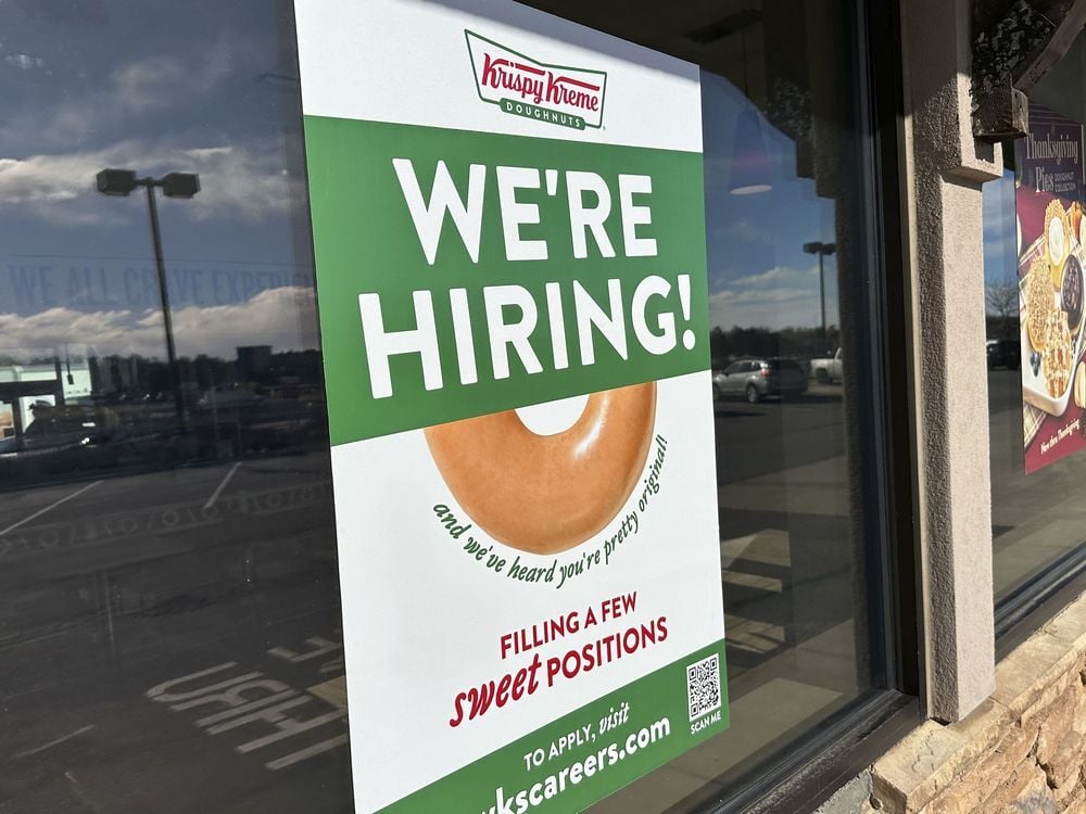 Number of Americans filing for jobless benefits falls again and hovers near 7-month lows