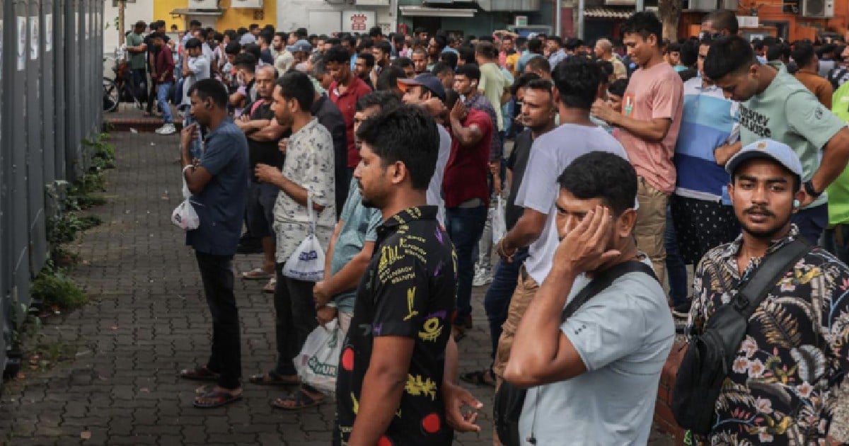 'One side of Tekka Centre's carpark has become like a public toilet': Long queues and a lack of loos in Little India