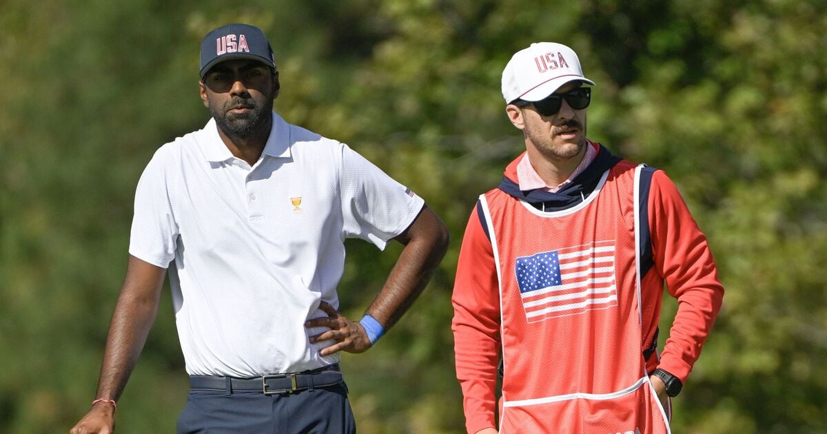 PGA Tour star shows class with lovely gesture to caddie caught completely off guard