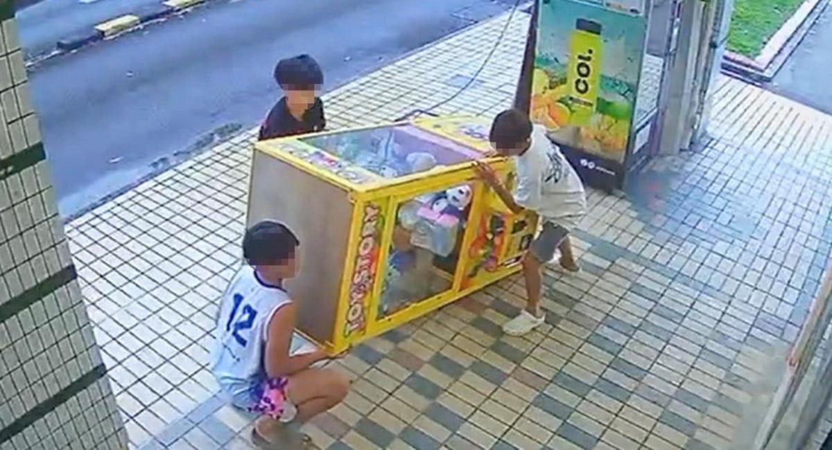 Police probe into missing Labubu dolls after boys tilt claw machine in Yishun