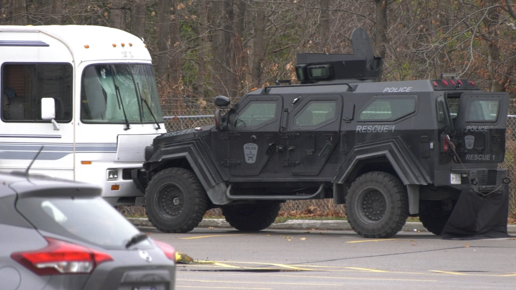 Possible explosives found inside RV after 16 hour standoff in Barrie, Ont. parking lot