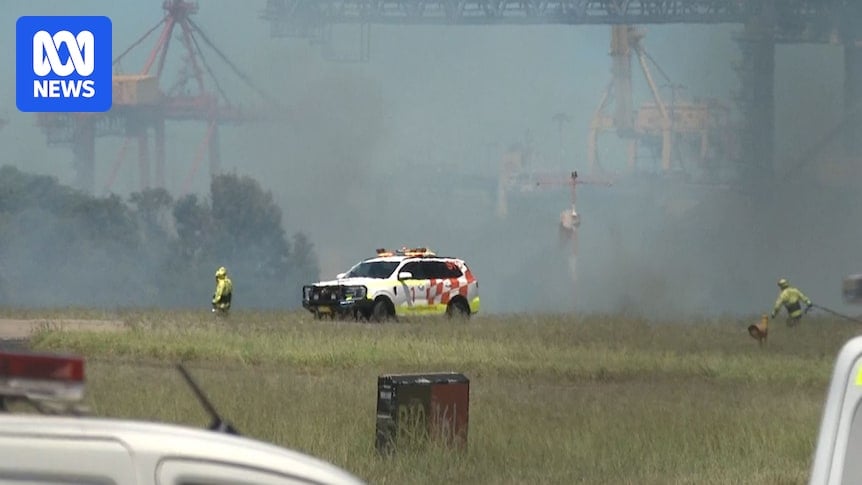 Qantas plane makes emergency landing at Sydney Airport amid grassfire near runway, live updates