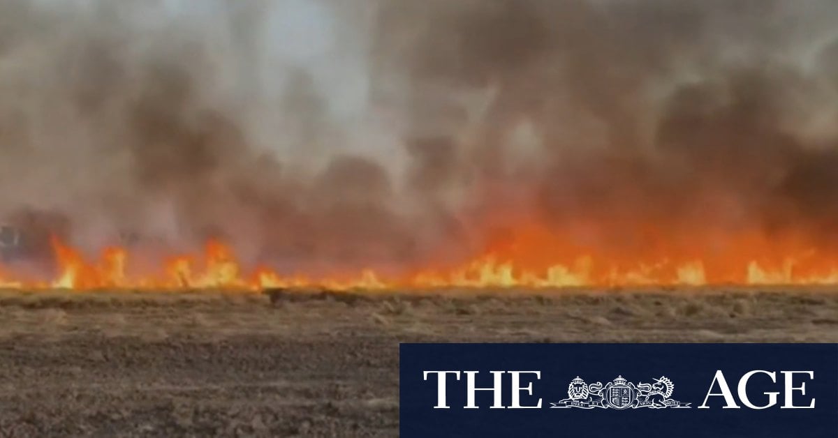 Residents holding breath as bushfire looms in Dirranbandi