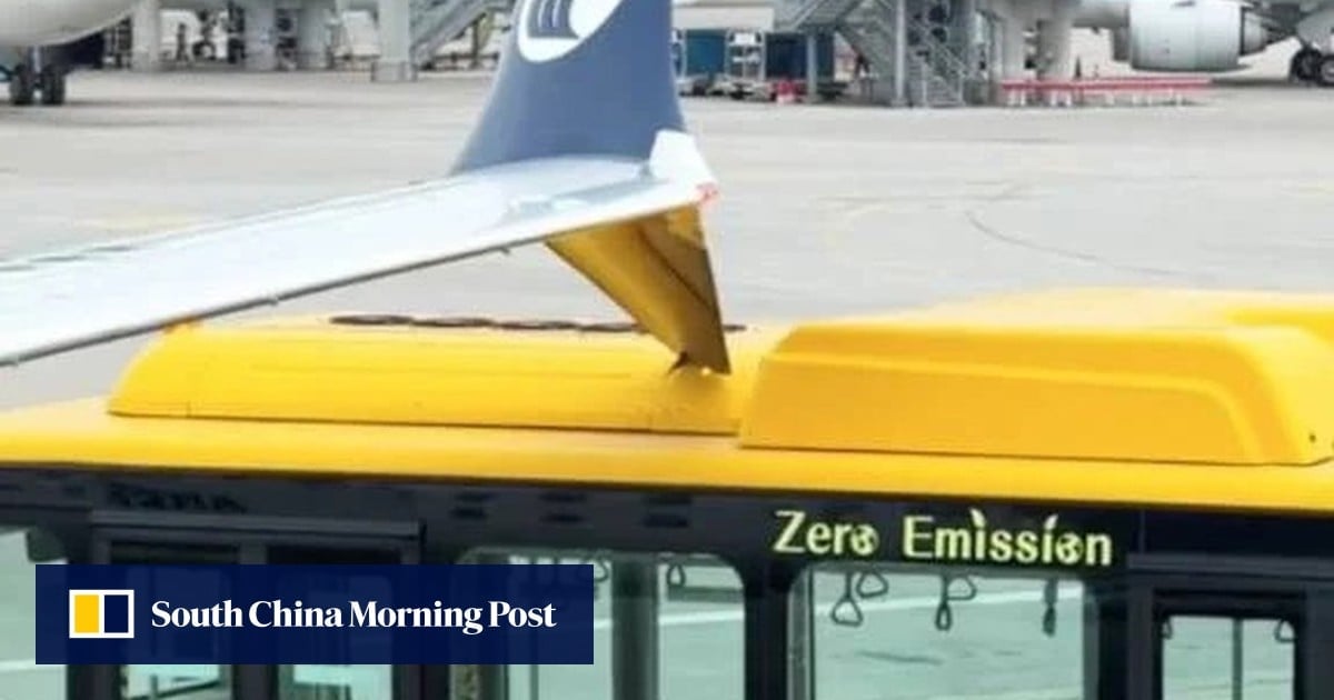 Shuttle bus at Hong Kong airport hits wingtip of Shandong Airlines plane