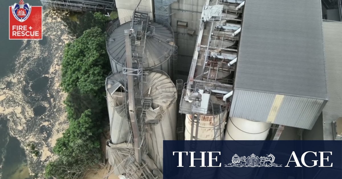 Silos collapse at Bomaderry