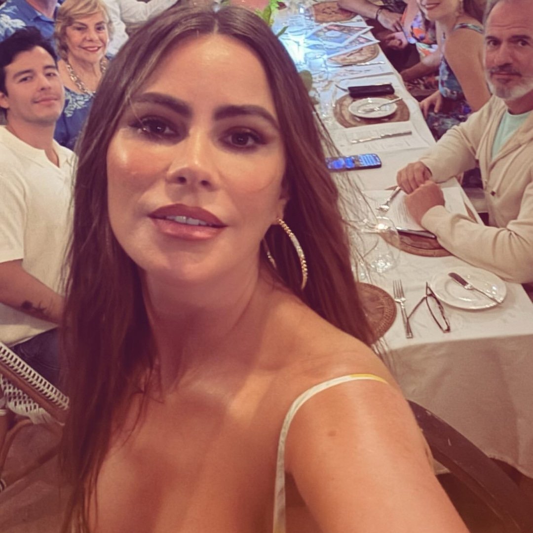  Sofia Vergara, Martha Stewart & More Stars Celebrate Thanksgiving 2024 