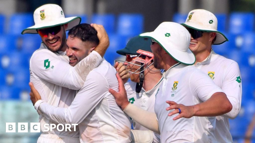 South Africa thrash Bangladesh to remain on track for World Test Championship final