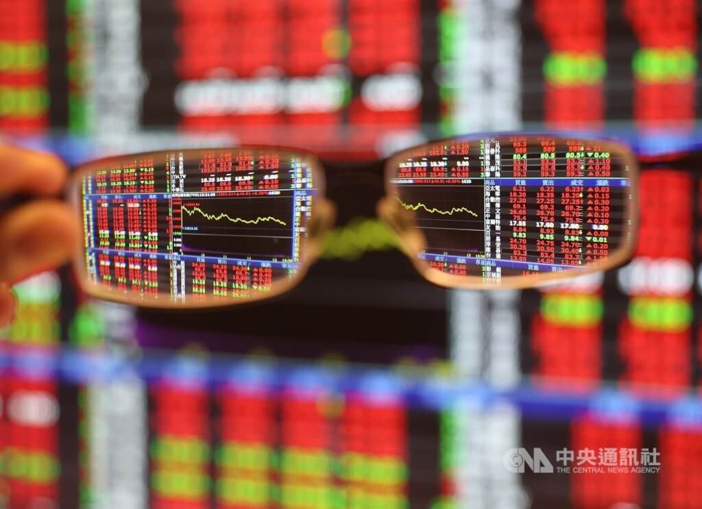 Taiwan shares close up 0.82%