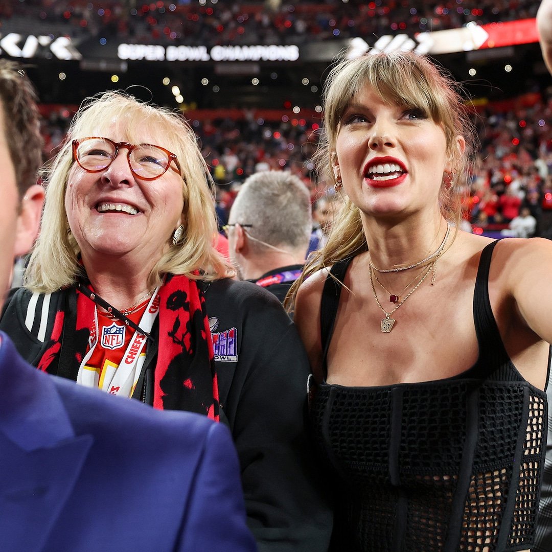  Taylor Swift, Andrea Swift & Donna Kelce Unite at Travis Kelce's Game 