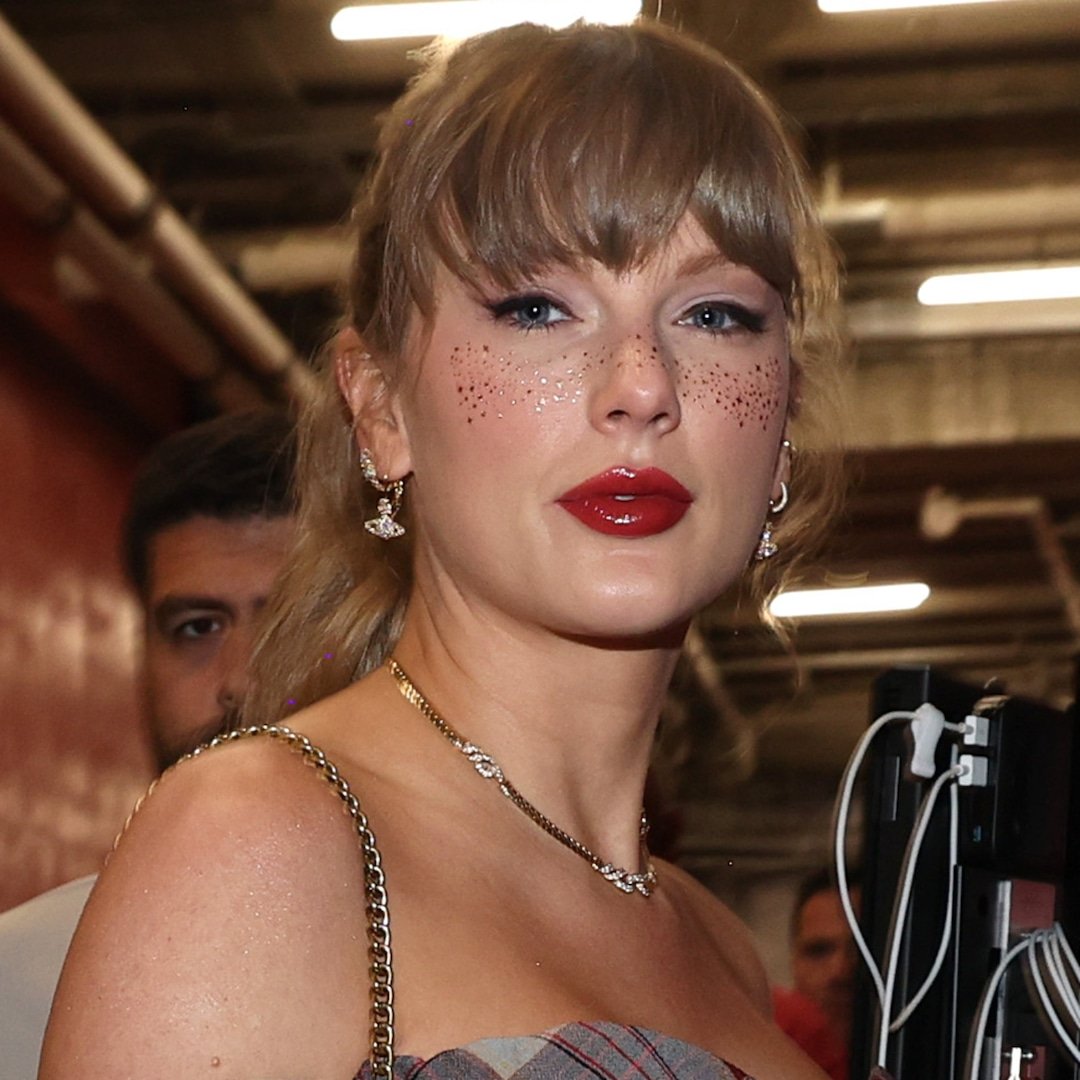  Taylor Swift Gifted Kansas City Chiefs Coach Sweet Hand-Made Treats 