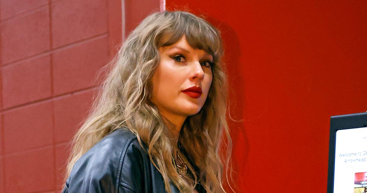 Taylor Swift Receives a Bejeweled Chiefs Kingdom Gift From the Hunt Family