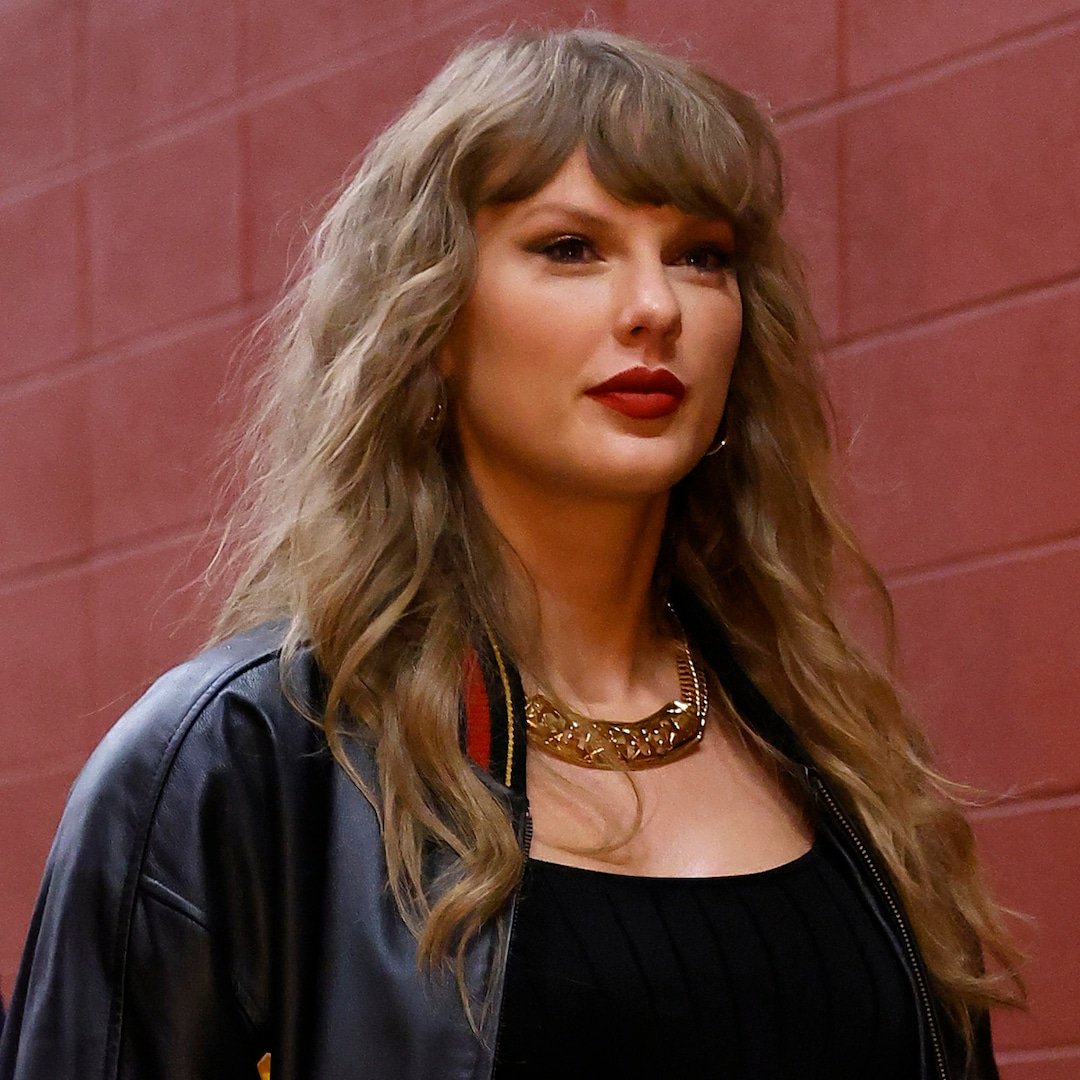  Taylor Swift Supports Travis Kelce at Chiefs Game Day After Eras Tour 