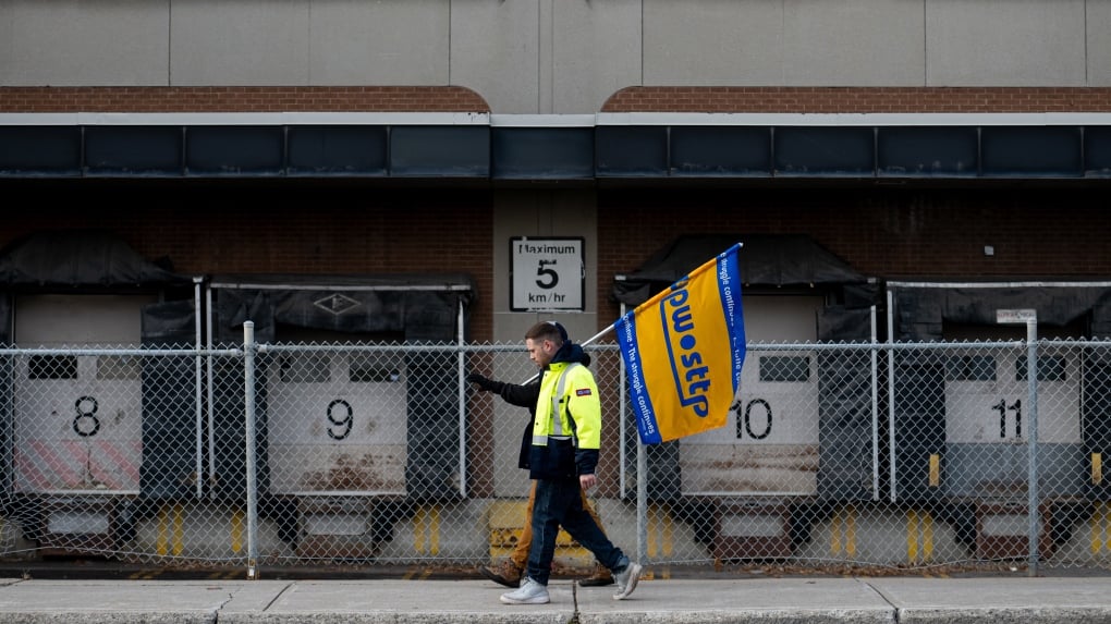 'They alone are responsible': No deal yet in Canada Post strike