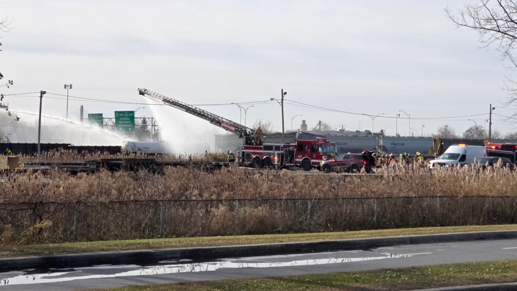 Train derailment and spill near Montreal leads to confinement order