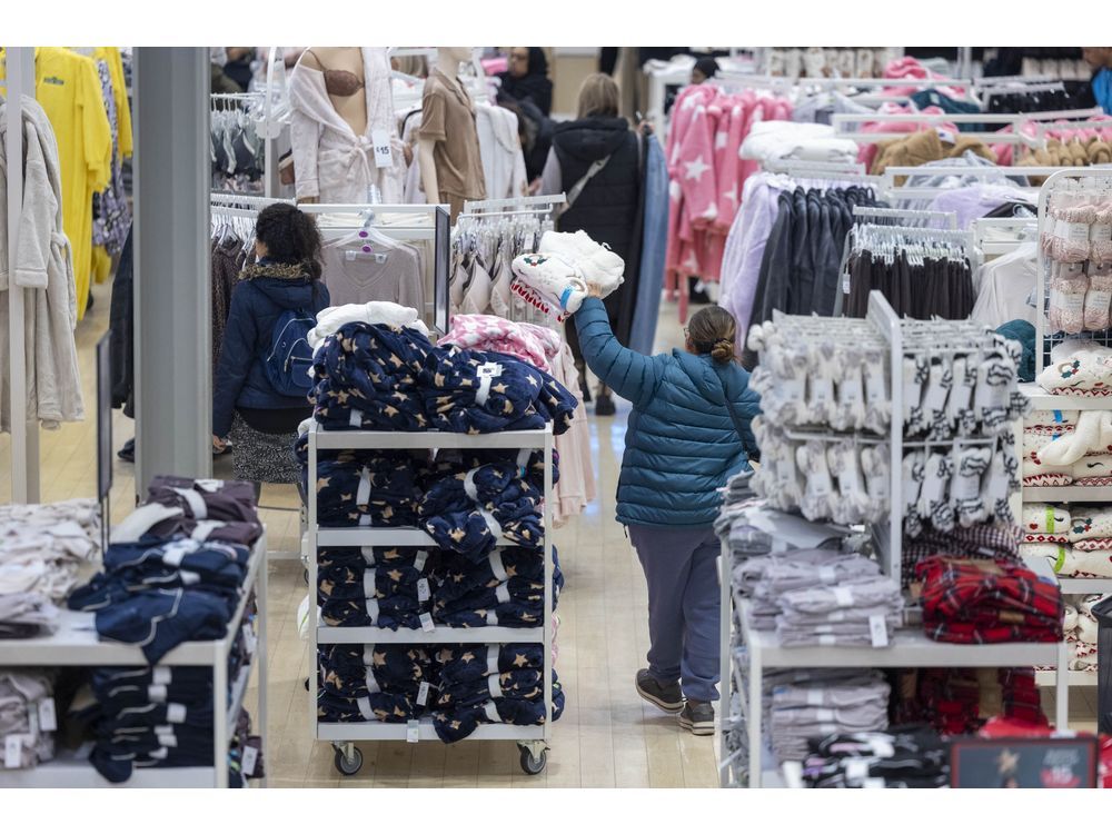 UK Retail Sales Fell More Than Expected Amid Budget Anxiety