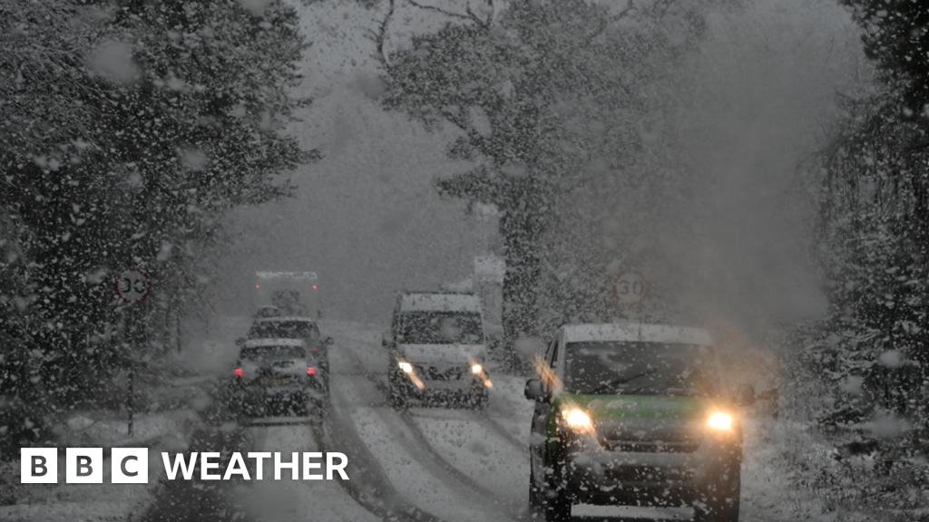 UK snow and ice warnings as weather forecast to turn colder