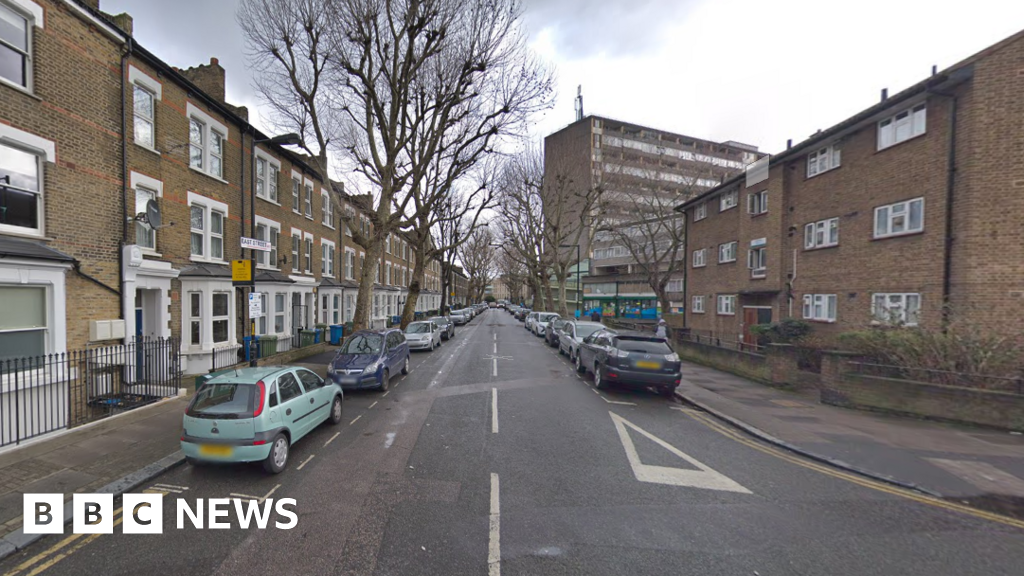 Walworth: Man killed and two injured in stabbing