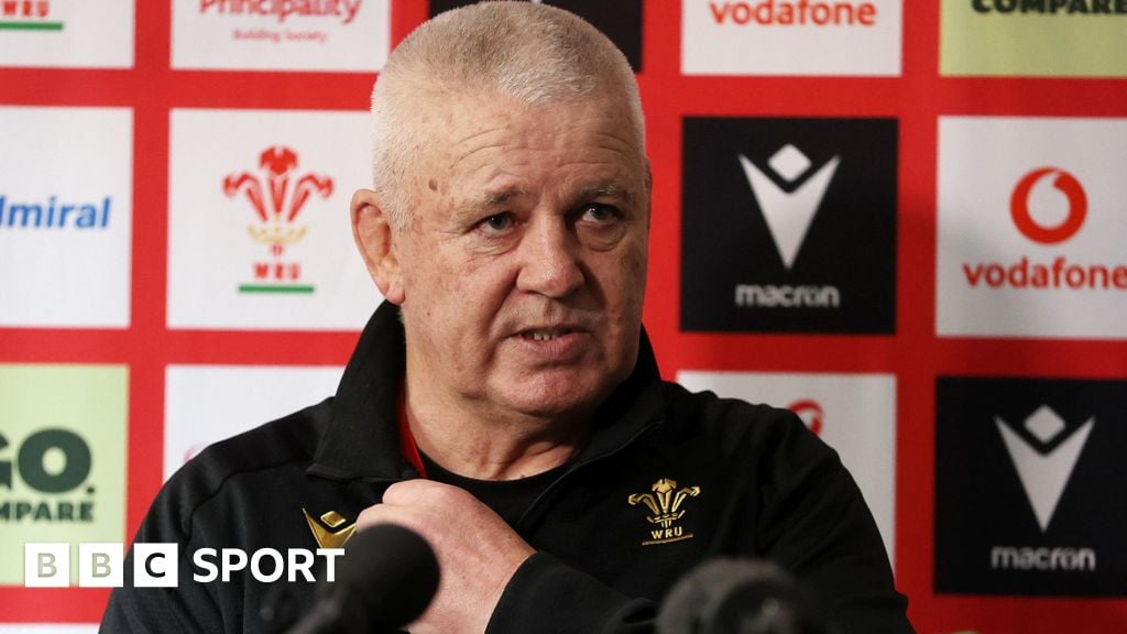 Warren Gatland: Wales coach wants to stay despite record defeats