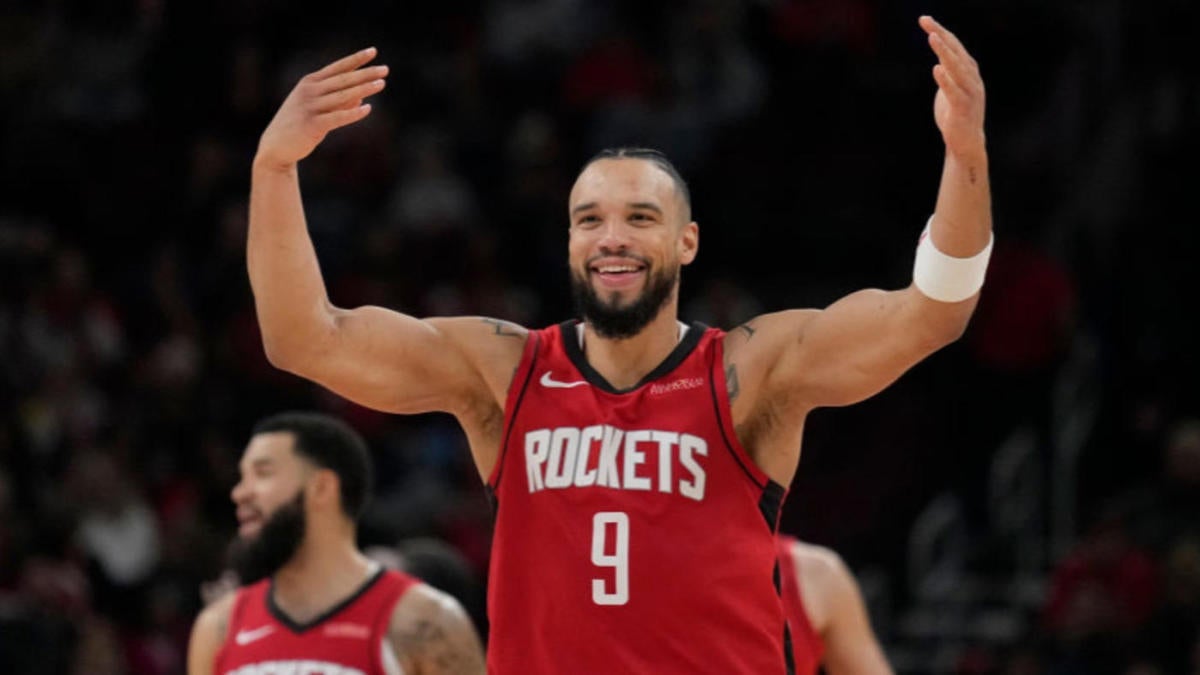  WATCH: Rockets' Dillon Brooks, Tari Eason beat down Benny the Bull in hilarious pregame pillow fight 