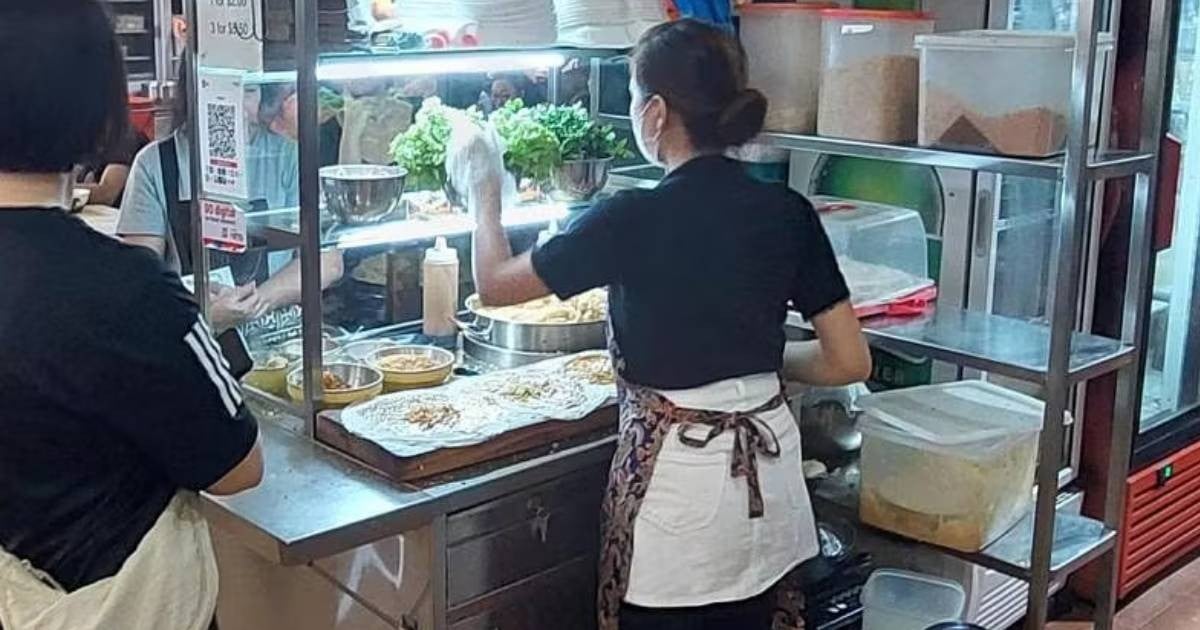 Woman says Tampines popiah stall turned her away after making her wait for 40 minutes