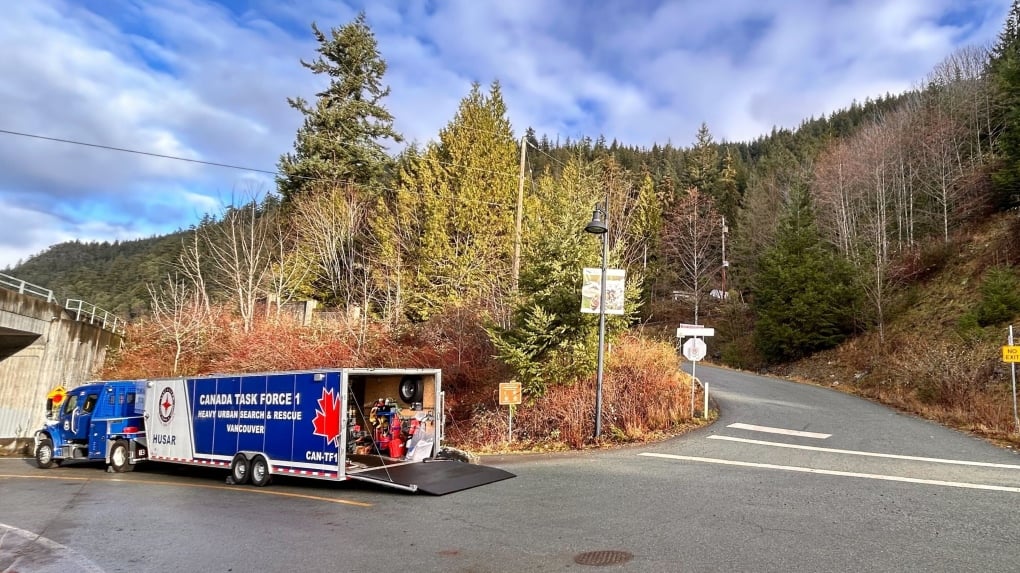 1 dead, 1 unaccounted for after home 'displaced' by B.C. mudslide