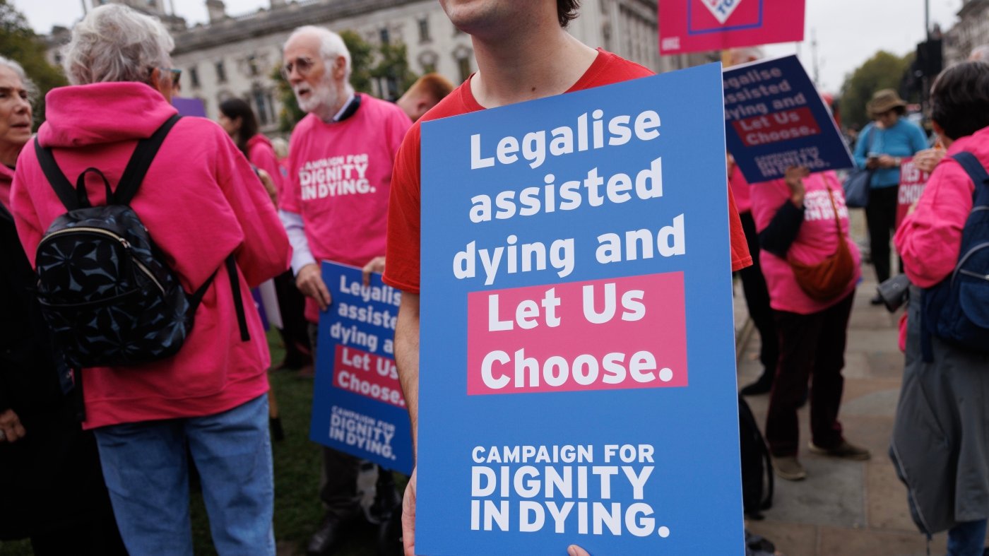 British lawmakers push forward a divisive bill to legalize assisted dying