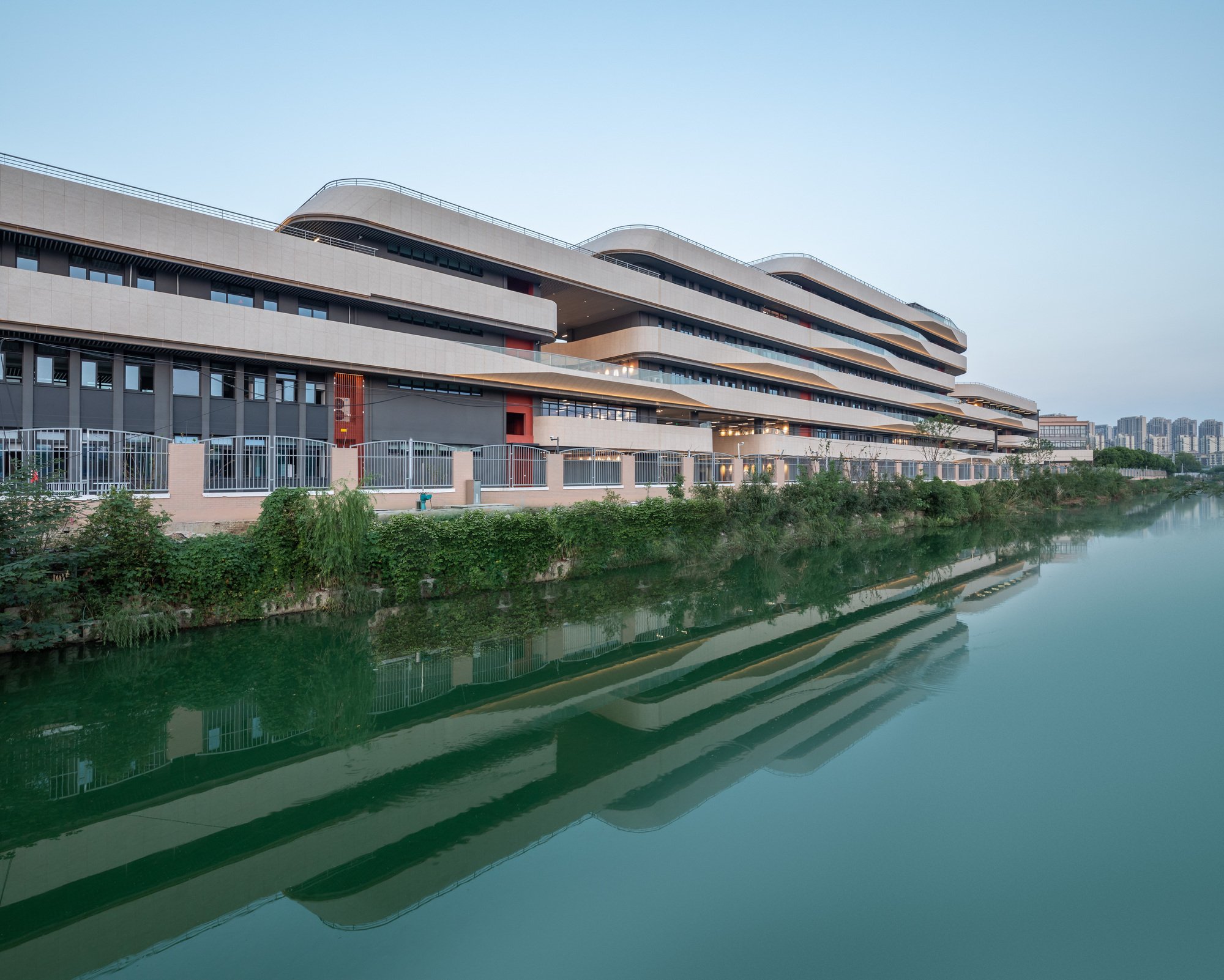 Wuxi Xinfang Experimental Middle School / c+d Design Center