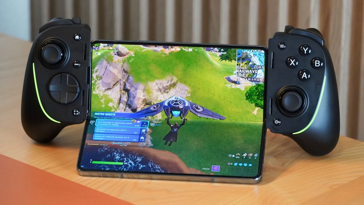 Razer's Kishi Ultra is the BEST mobile controller for Android phones, and it's on sale for the first time ever