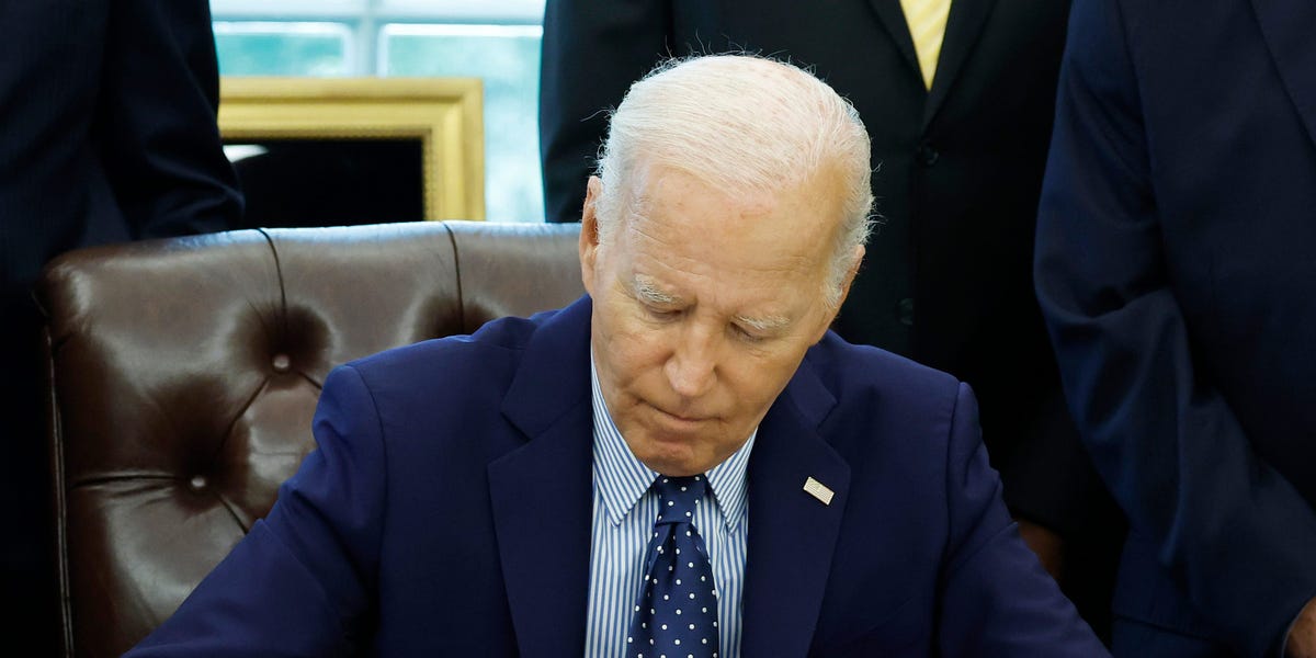 Biden commutes the sentences of nearly 1,500 people in the largest single-day act of clemency in modern history