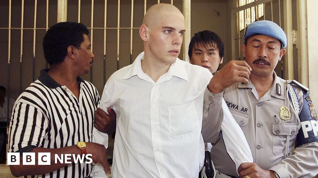 Australia says 'Bali Nine' drug smugglers have returned home