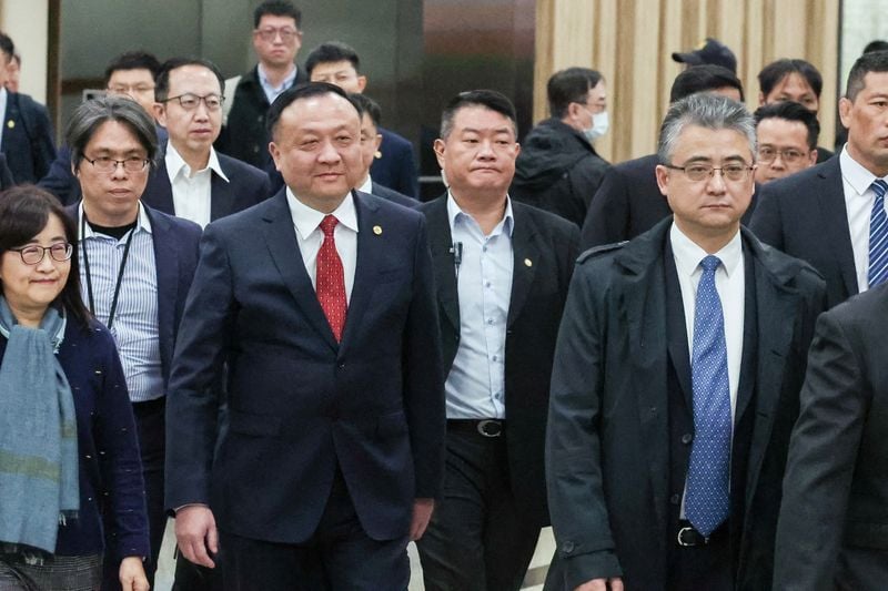 Chinese officials arrive in Taipei for rare visit