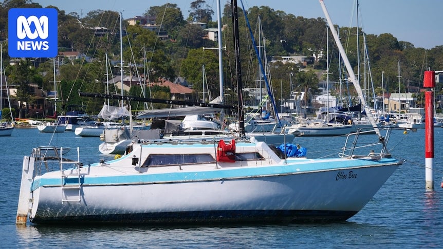 Police locate body in search for man who went missing while trying to recover yacht at Lake Macquarie