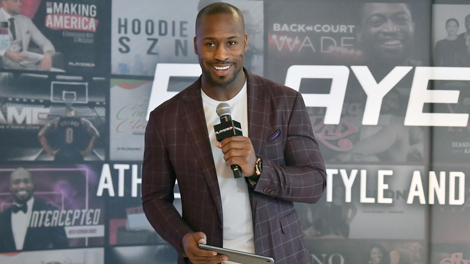 Vernon Davis On His Pick To Win The Super Bowl, Thoughts On The Detroit Lions, And The Release Of His New Book