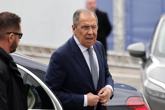 Lavrov parla all'Osce, diversi delegati lasciano la sala