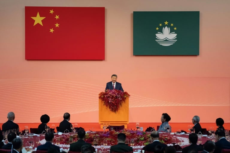 China's Xi swears in new Macau leader