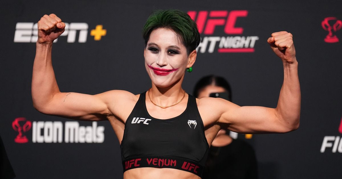 Cong Goes Full Joker During UFC Macau Face Off