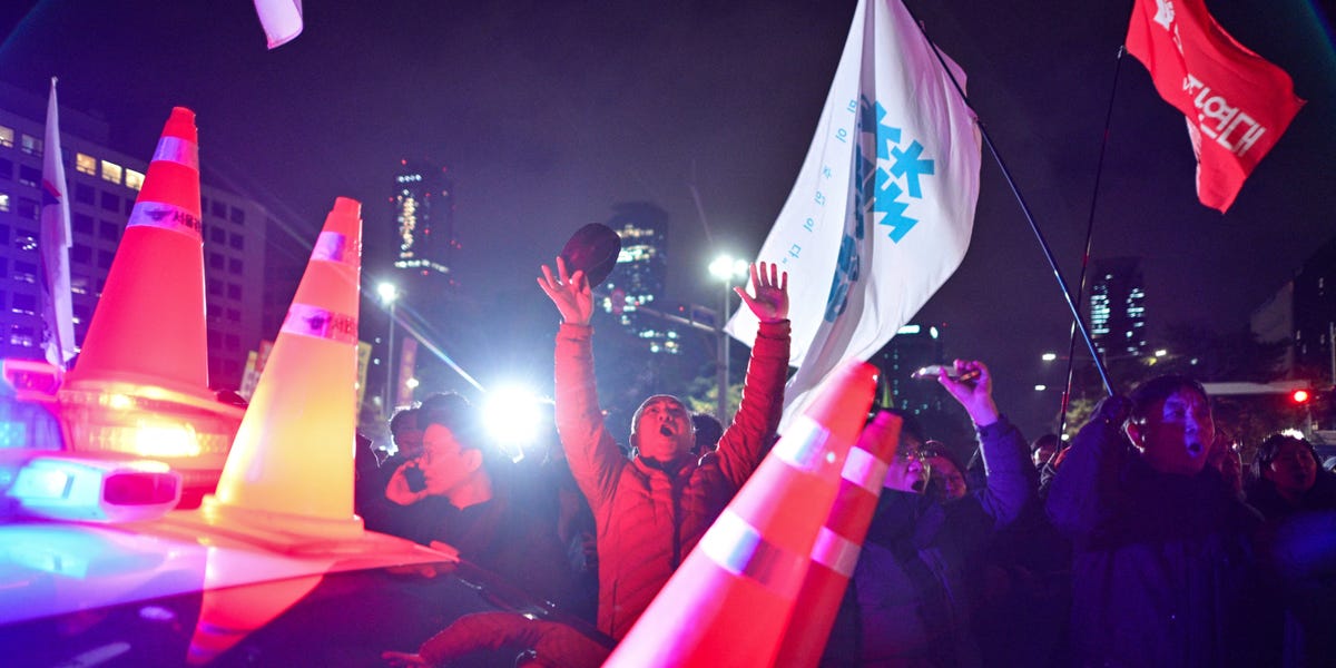 South Korea's largest labor union launches an indefinite strike and calls for the president's resignation